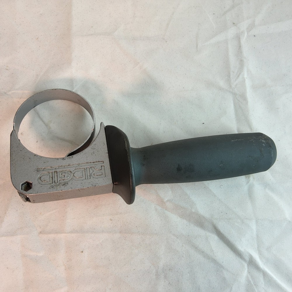 Ridgid 2.5" Pipe Wrench Pipe Holder