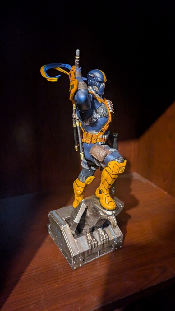 Iron Studios Deathstroke 1:10 Scale Statue DC Comics w/ Extra Portrait