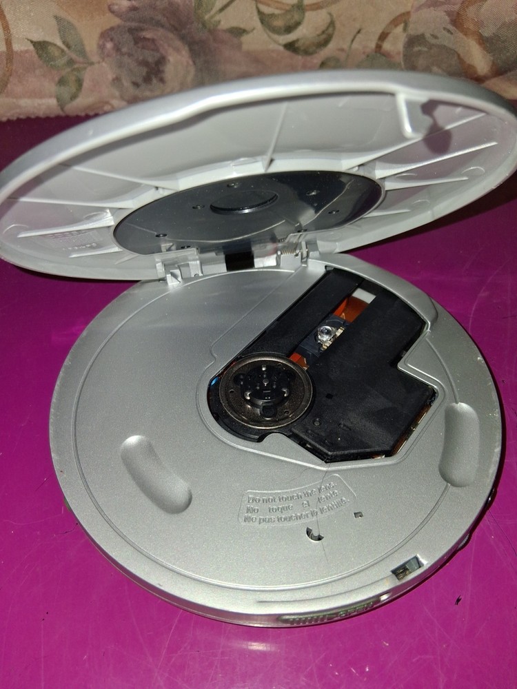 Durabrand CD-56 Programmable CD Player, Repeat Play, Bass Boost, Silver