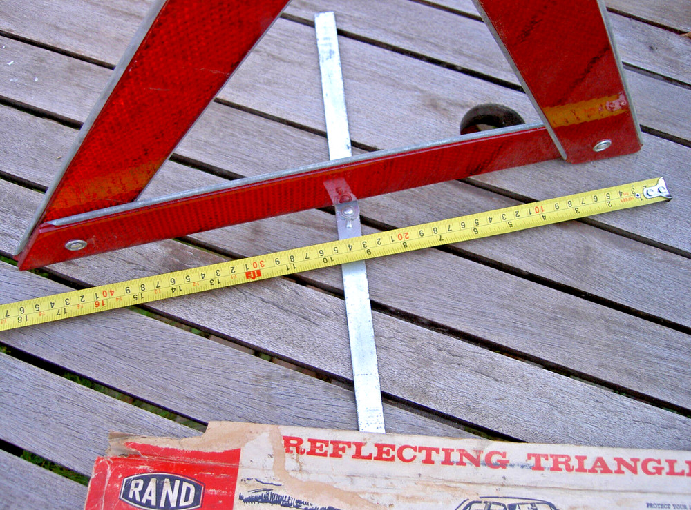 RAND VINTAGE REFLECTING TRIANGLE REFLECTOR EMERGENCY ROADSIDE REFLECTOR