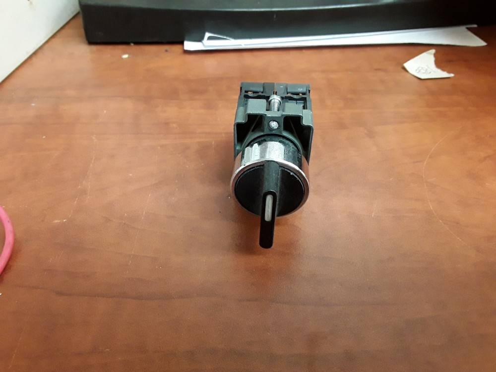 Telemecanique ZB2-BE101 Rotary Lever Switch