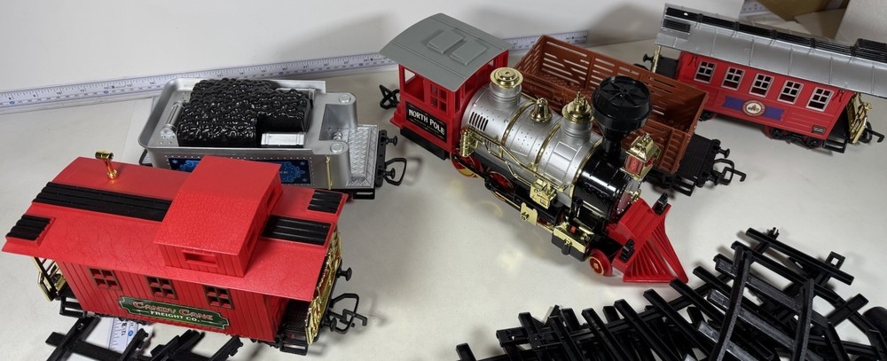 North Pole Junction Christmas Train Set WORKS READ