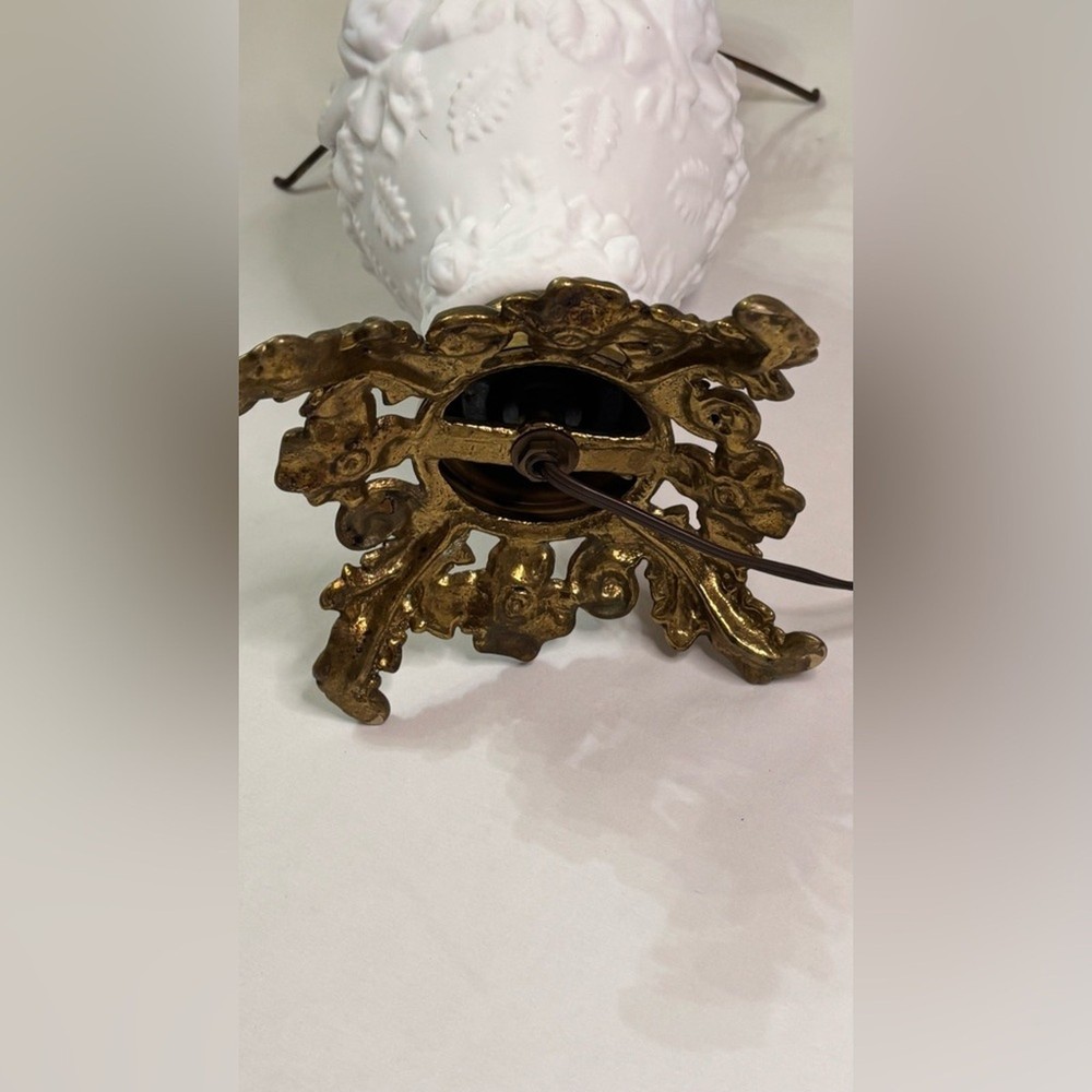 Fenton Puffy Rose Lamp