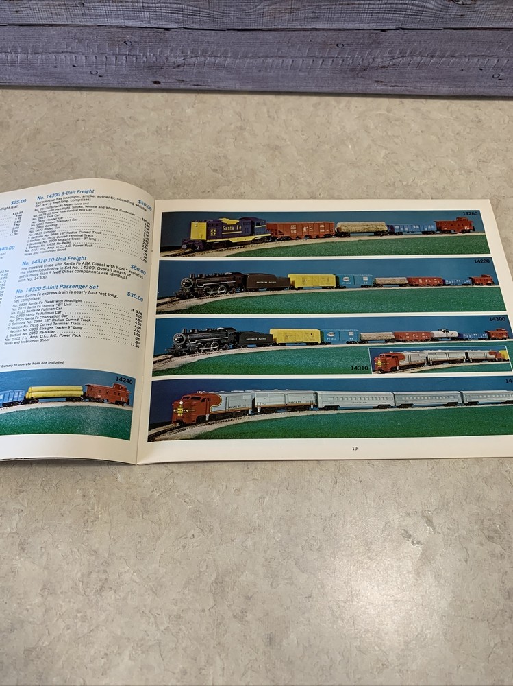 lionel 1966 catalog excellent condition
