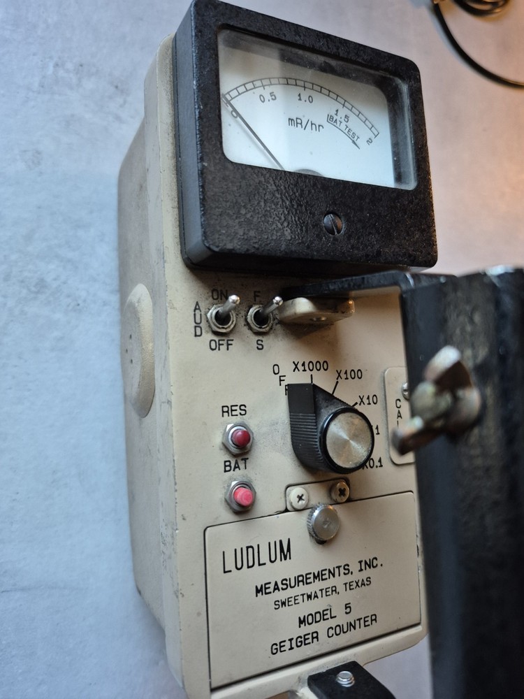 Ludlum Model 5 Geiger Counter Radioactivity Meter