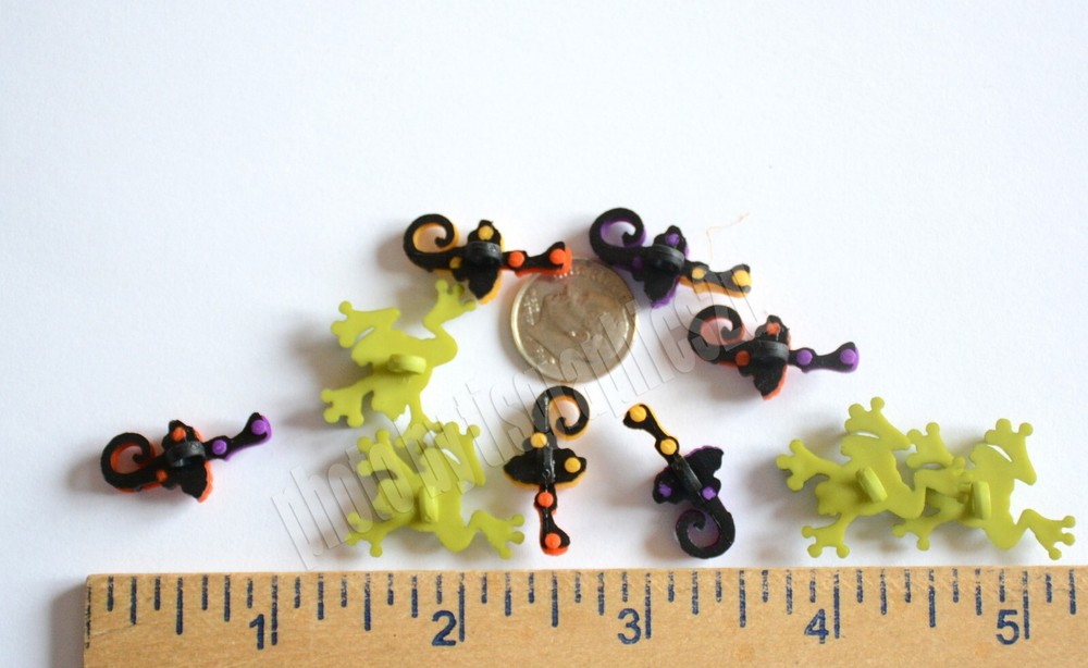 Toadstools / Shank Craft Buttons / Frogs & Halloween Toadstools / Dress It Up