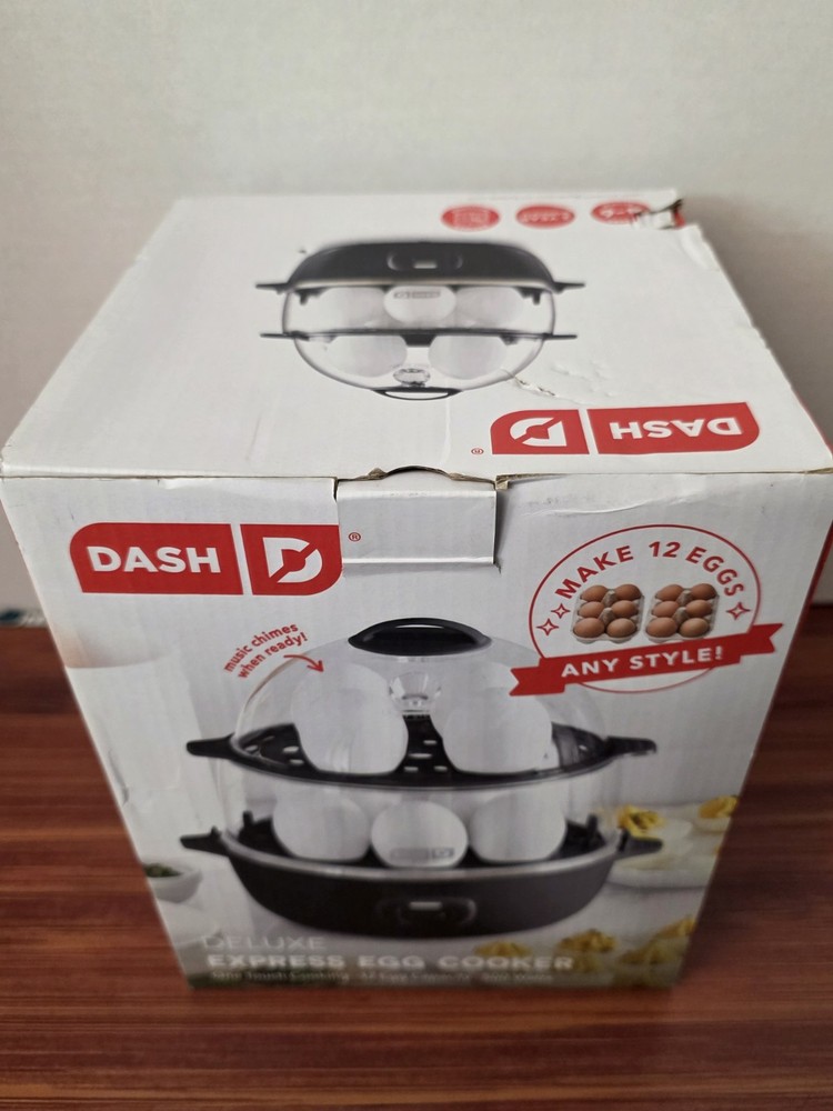 Dash Deluxe Express Egg Cooker