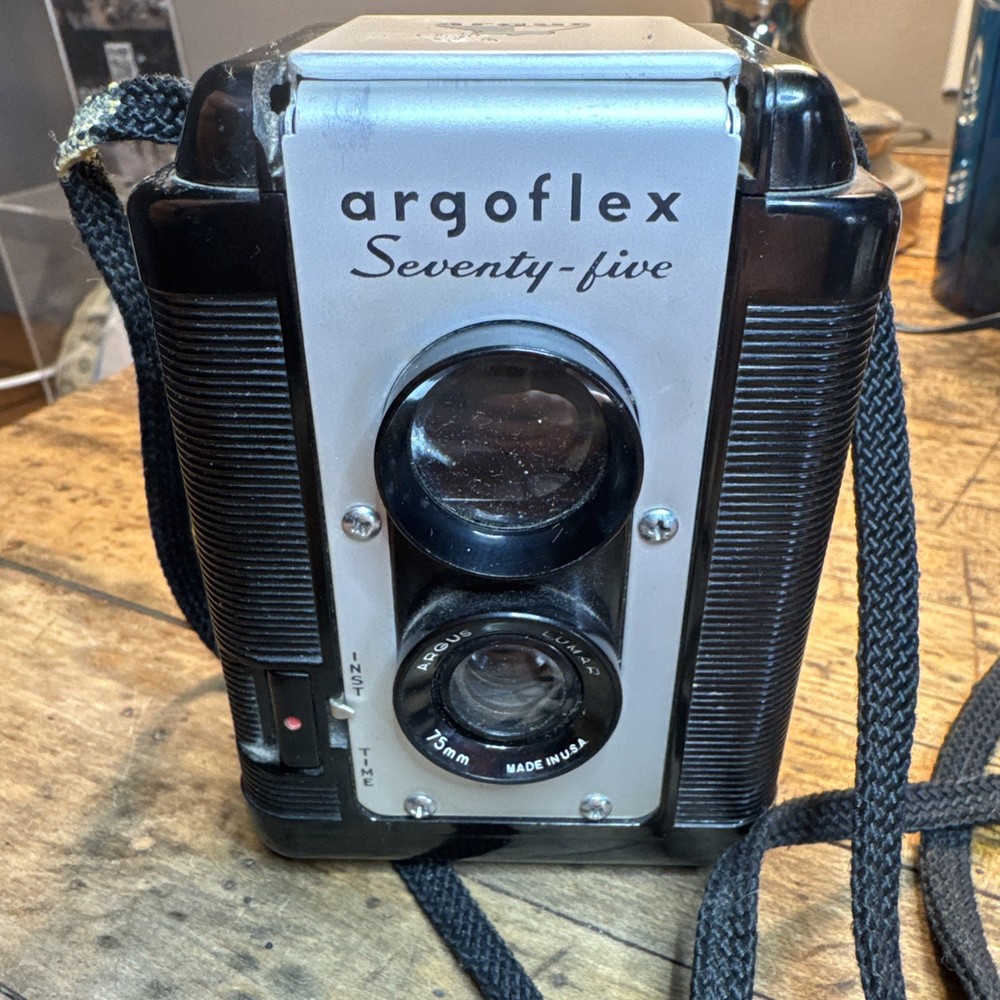 Antique Vintage Argoflex Seventy-Five 75mm Medium Format Camera Untested