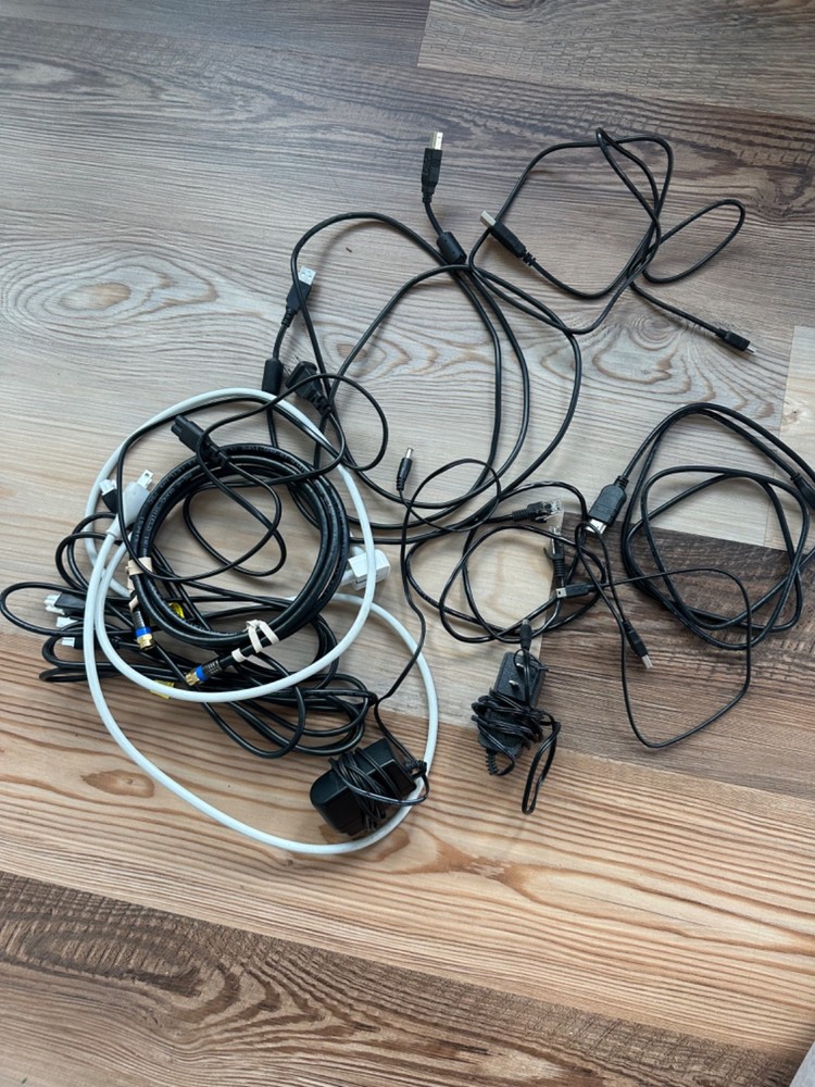 Lot Electronics Cables ~ Cords ~ Adapters