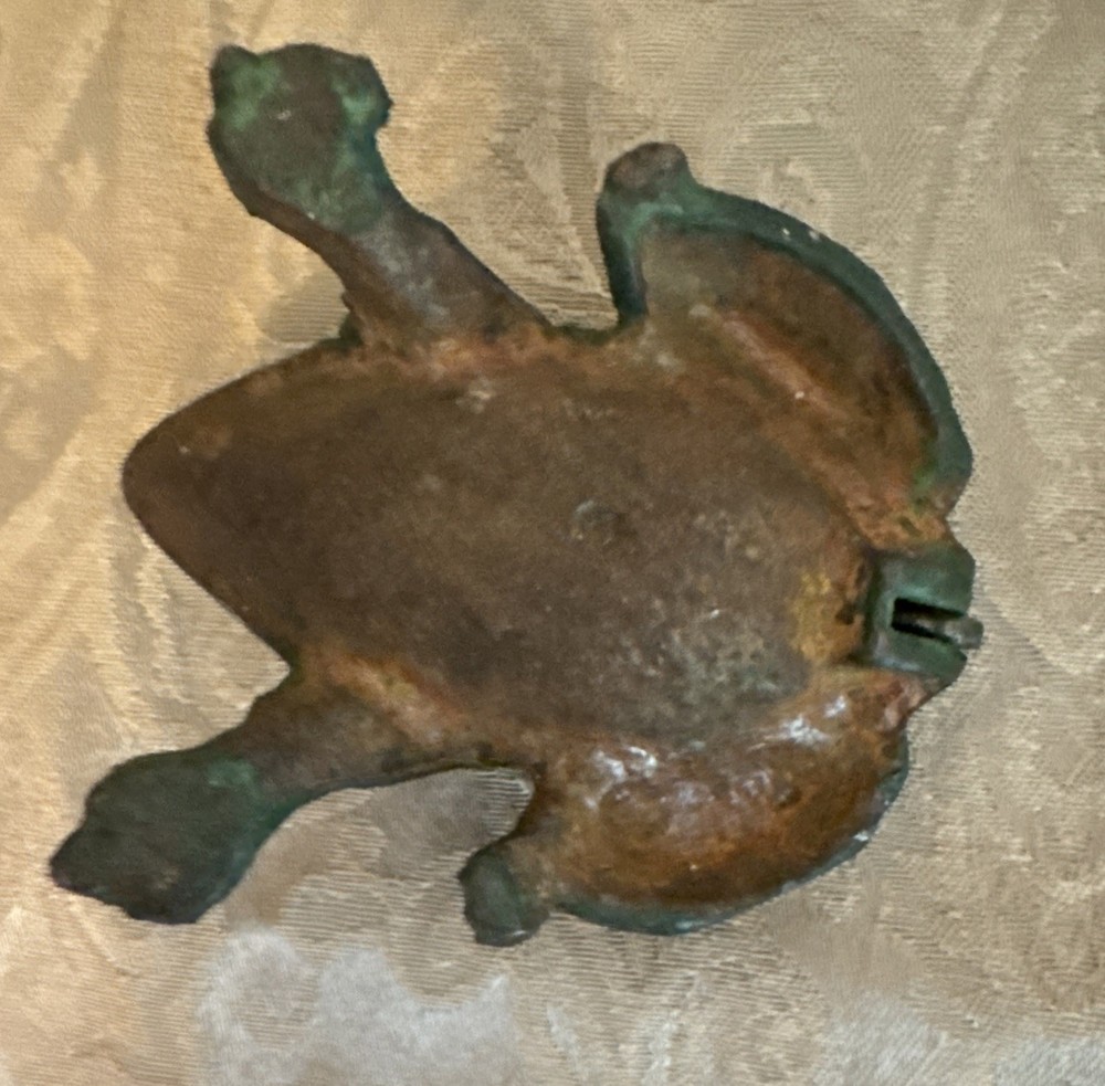 Rustic Vintage Cast Iron Garden Frog Key Holder