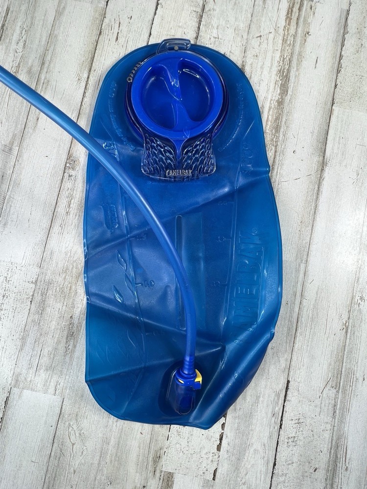 CamelBak Rim Runner 22 Hydration Backpack 22L Gray/Red