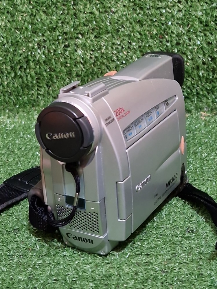 Canon DM-MV300 E 200x Digital Zoom Video Camera Handheld Camcorder UNTESTED