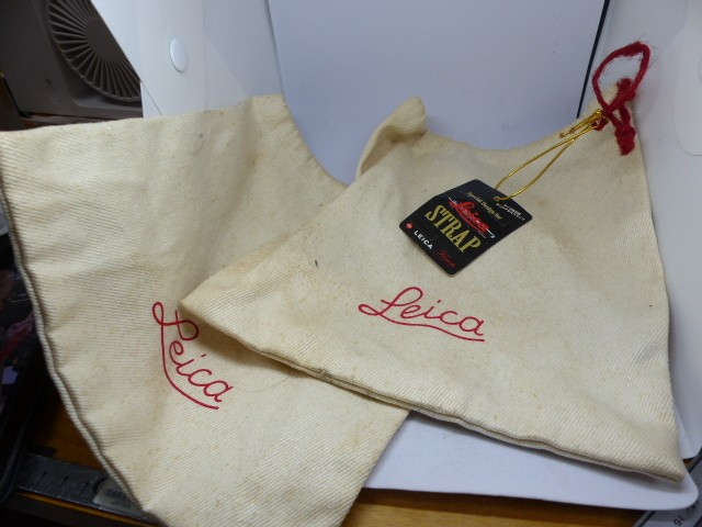 aluable Leica STRAP and two pouches
