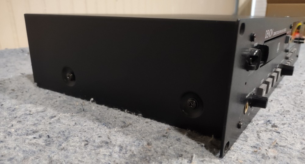 DENON DN-C635 RACK MOUNT CD/MP3 PLAYER-PLAYS-LOOKS NICE-EJECT BUTTON ISSUE