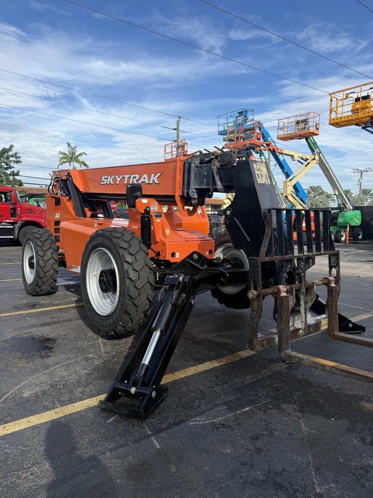 2017 SKYTRAK 10054 10,000LB DIESEL TELEHANDLER