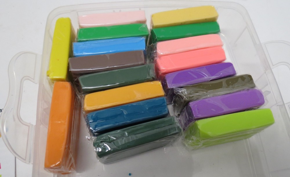 Clay Create Polymer Clay Modeling Kit: A convenient layered plastic box