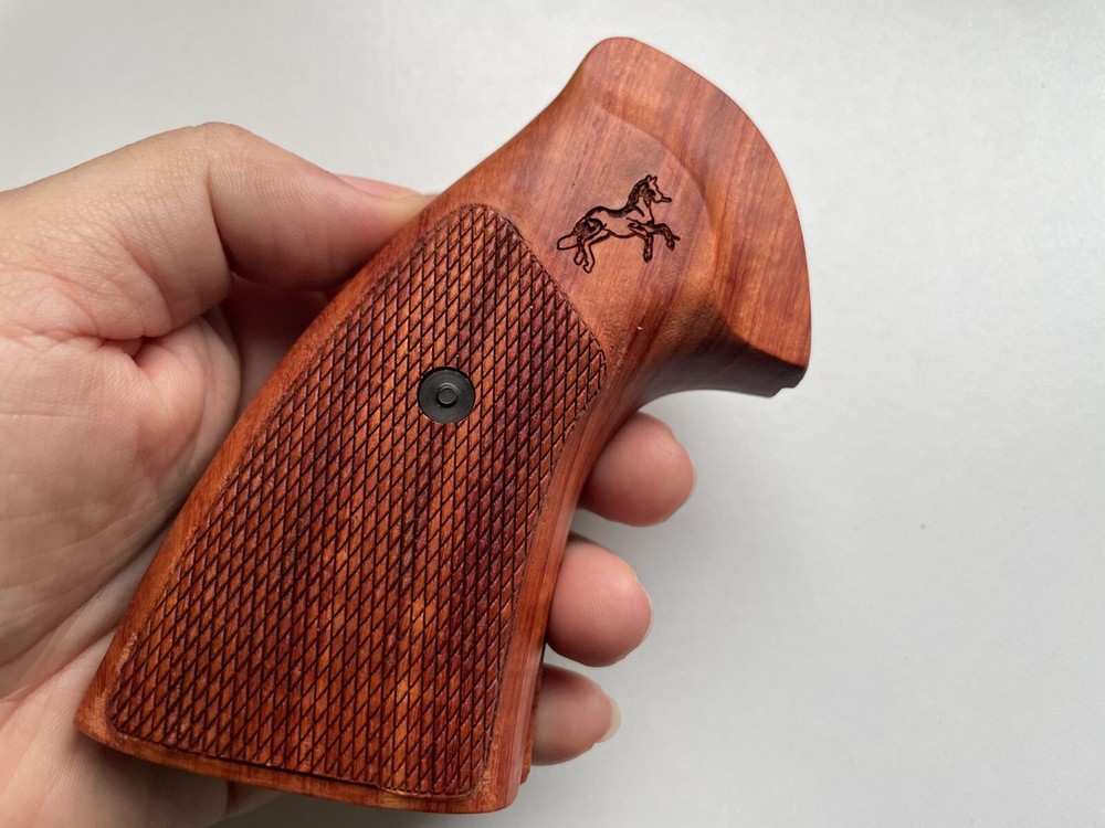 Premium Grip For COLT PYTHON (I,E Fr ame) Checker Hard wood new design