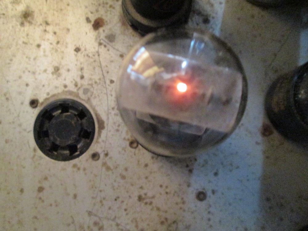 Capehart 634927 tube amplifier pulled from a Panamuse console Powers on
