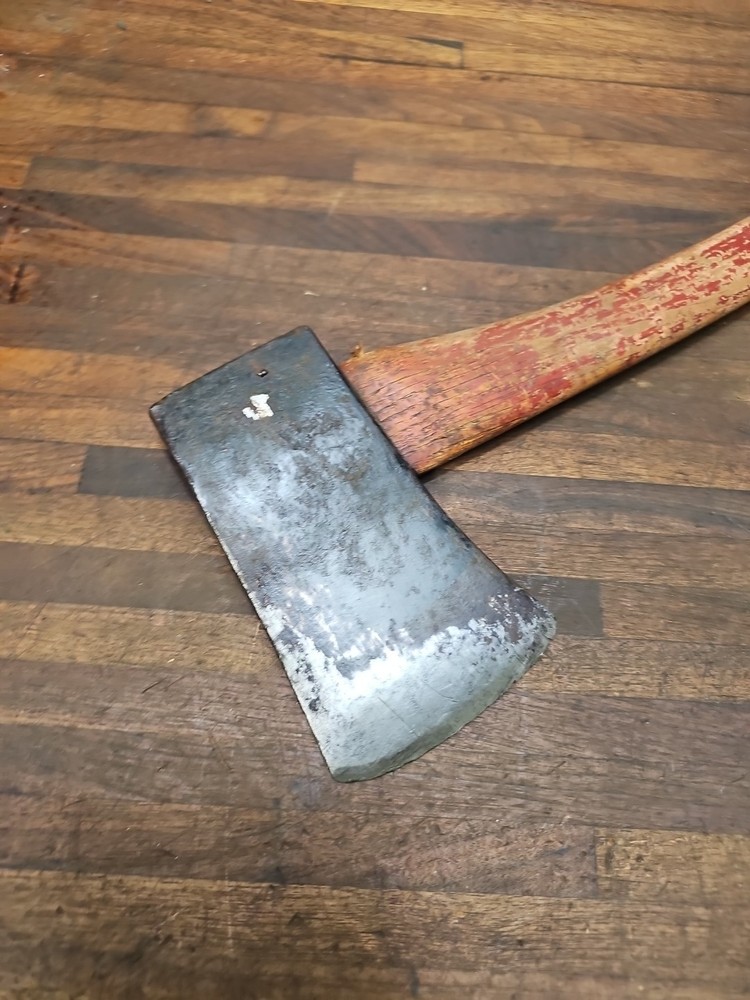 R32- 2 lb 15 oz Boys Axe USER unmarked - PLUMB?