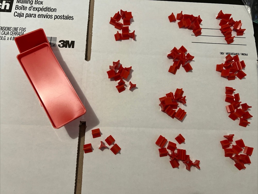 risk castle risk 1990  105 Red pieces & case