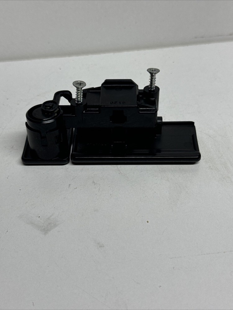 2007 Suzuki Vitara Glove Box Latch Assembly Handle Black No Key