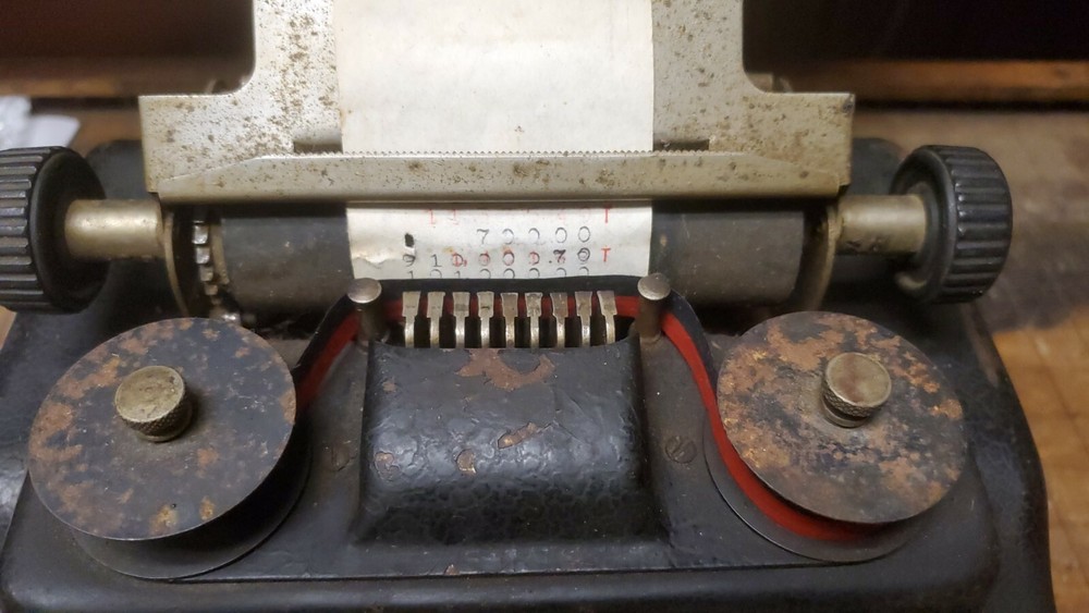 Antique Victor Adding Machine With Subtraction And Repeat.