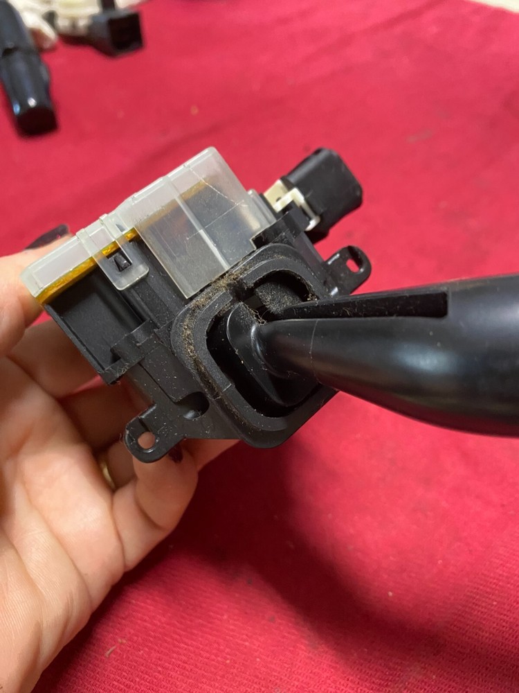 INTERNATIONAL CLF COLUMN SWITCH, WIPERS ,SPEED AND SPRAY, 17B122