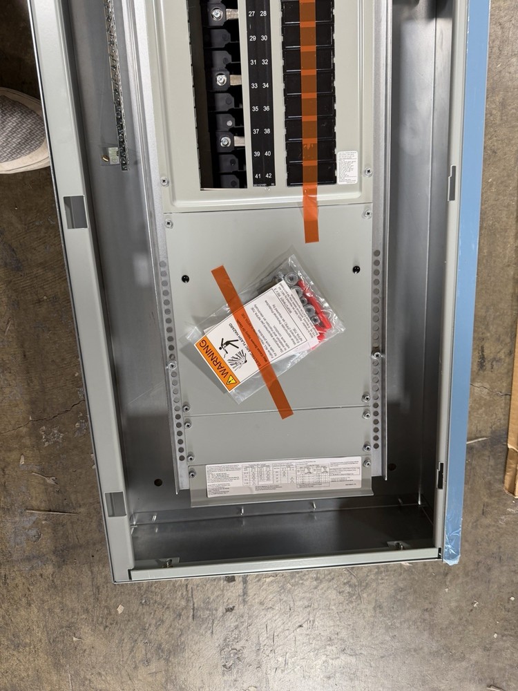 1-350 AMP 480V MAIN BREAKER PANELBOARD 42 SPACE 3PHASE 4WIRE COMPLETE PANEL