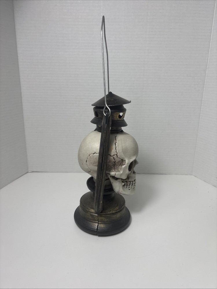 Halloween Skull Lantern w Handle Flicking Light Pirate Prop Hanging