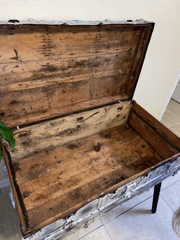 vintage trunk Table