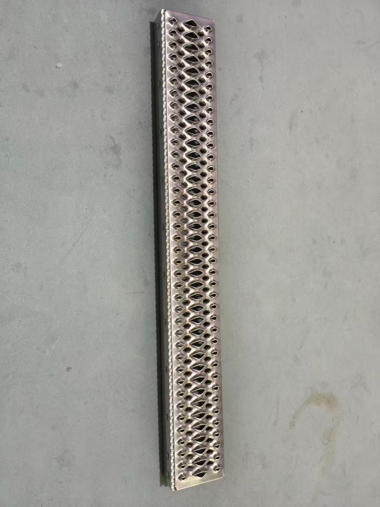 Front Step Kick Panel long 4-3/4" For Kenworth T480