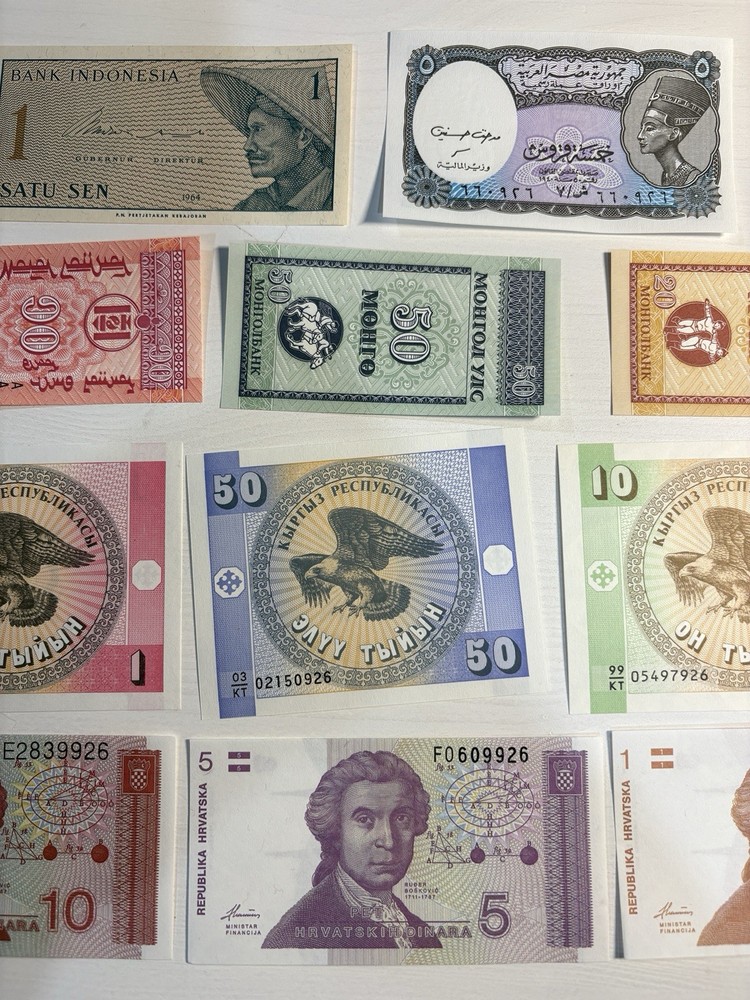 World Banknotes Collection Lot: (11 Note Lot)