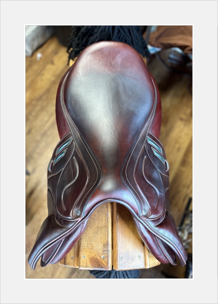 Devoucoux Biarritz Lab Jump Saddle. 18” Arcade Normale