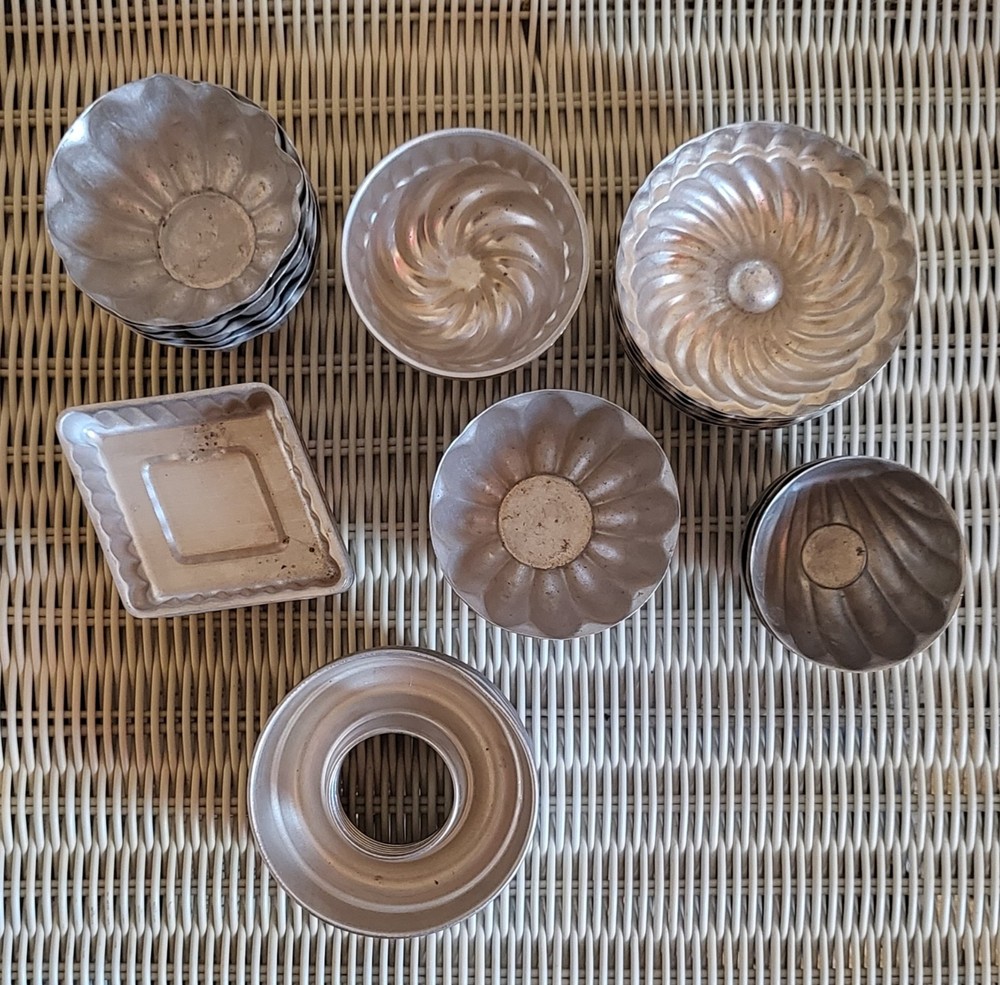 Vintage Metal Bakeware Lot