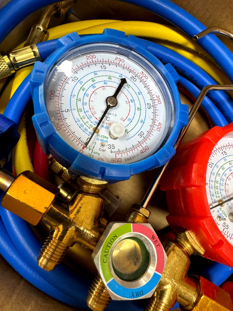 BRASS MANIFOLD GAUGE SET WITH BOX