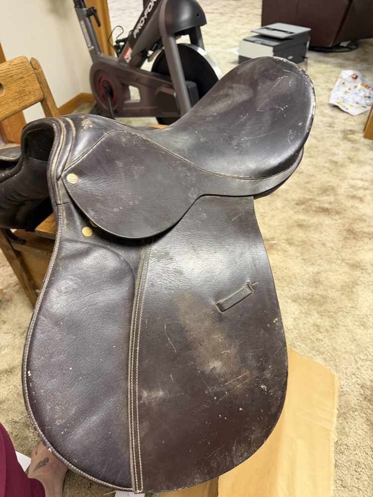 Silver Fox 17" English Saddle