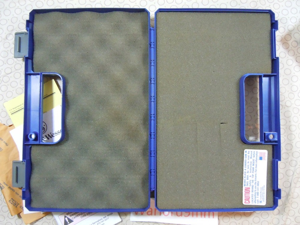SMITH & WESSON MODEL 638 FACTORY HARD CASE + MANUAL - 60619.