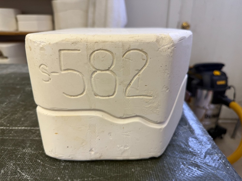 VINTAGE SCIOTO CERAMIC MOLD #S-582 ROOSTER & HEN