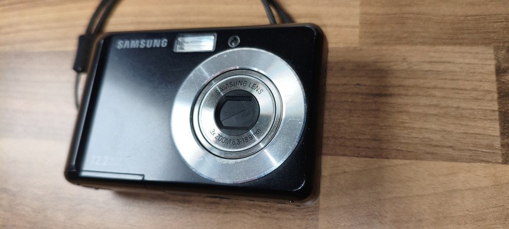 Samsung ES17 12.2 MP Digital Camera - Black # STILL WORKING # Read Description