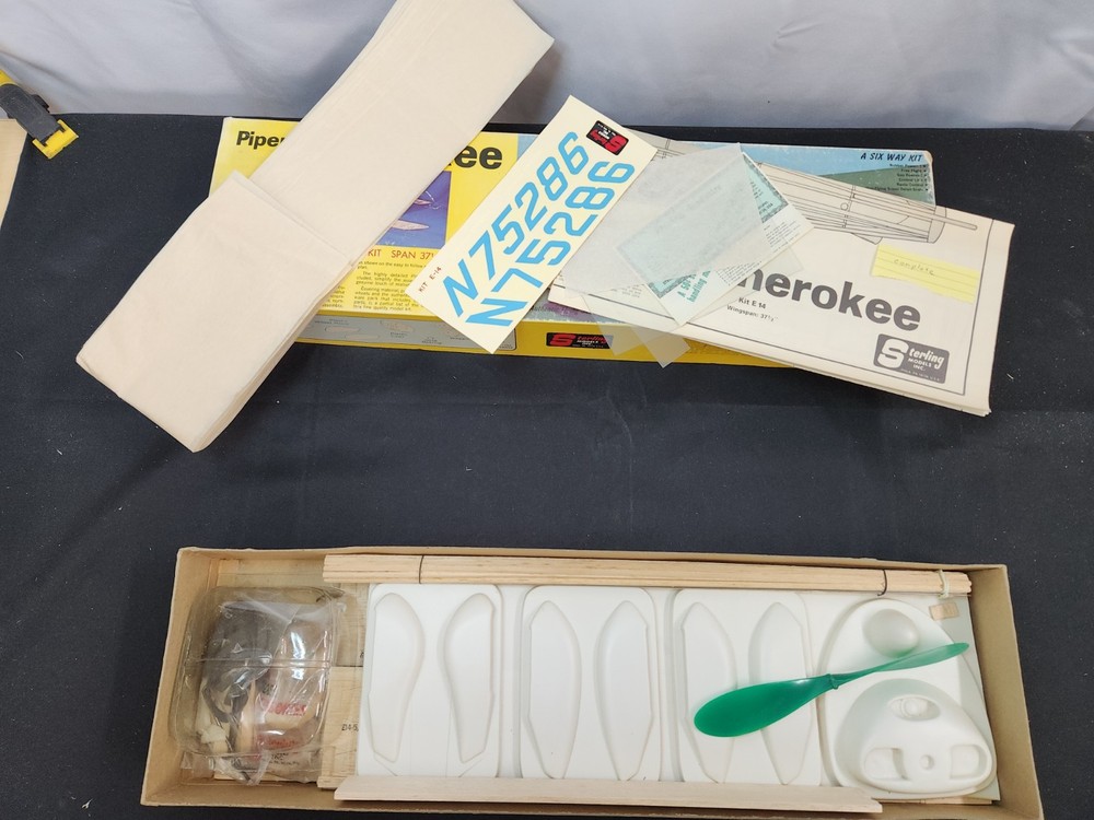 Vintage Sterling Balsa model plane Piper Cherokee kit E-14 span 37 1/2"
