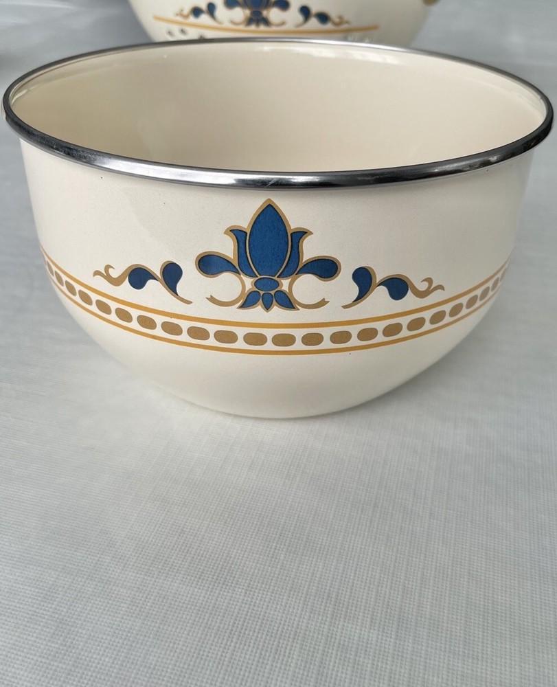 3 Enamel Nesting Mixing Bowls And Colander