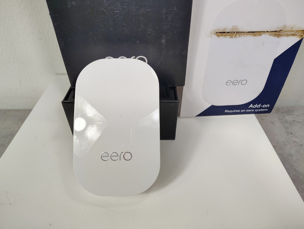 EERO Beacon 350 Mbps Mesh WiFi Range Extender Model D010001 Open Box