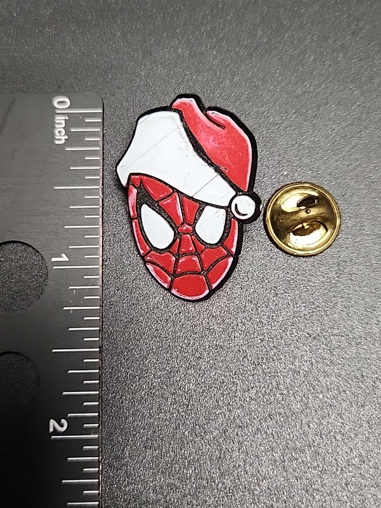 Spider-Man w/ Christmas Holiday Santa Hat Marvel Comics 1992 Plastic Pin Button