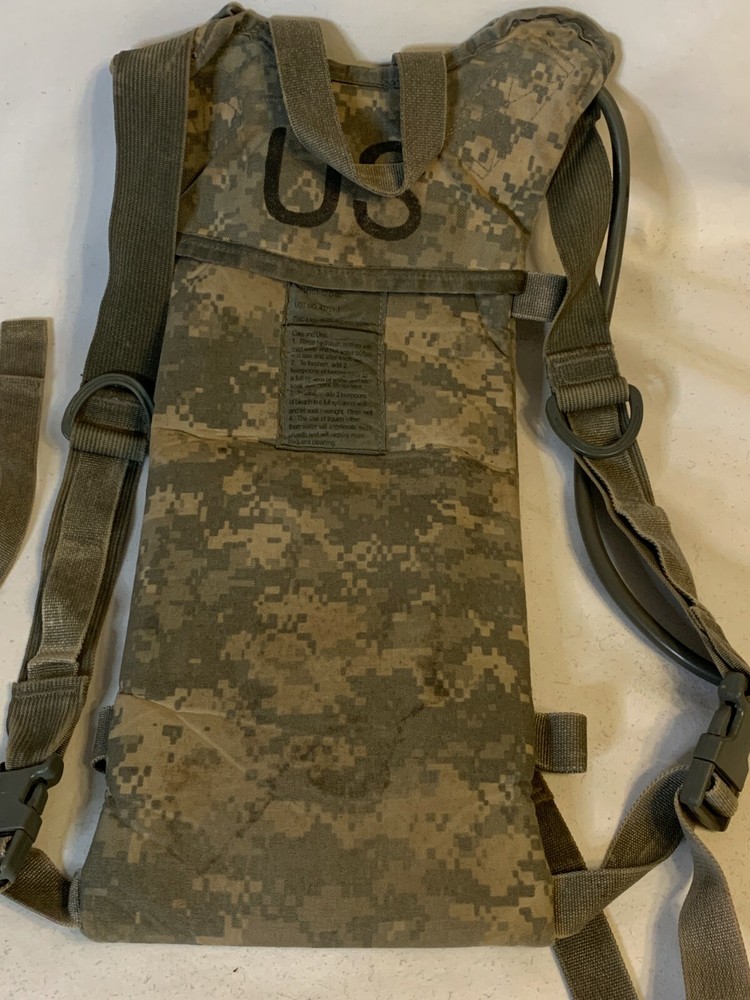 MOLLE II Carrier Hydration System Hydromax w/ Bladder Digital Camo Camelbak