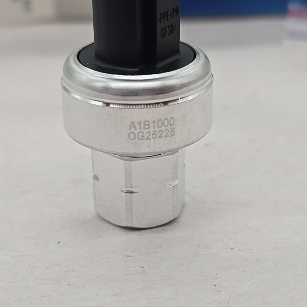 A/C Refrigerant Pressure Sensor CARQUEST ABA1005