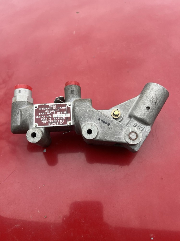 Teledyne Republic Hydraulic Hand Pump