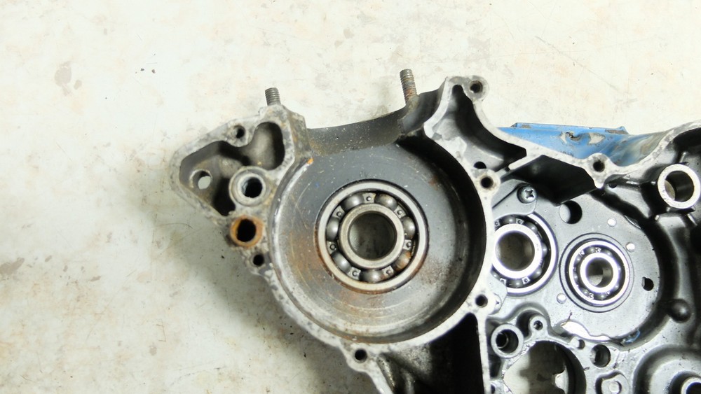 81 RM125 RM 125 Suzuki right side engine crank case cases block bottom end