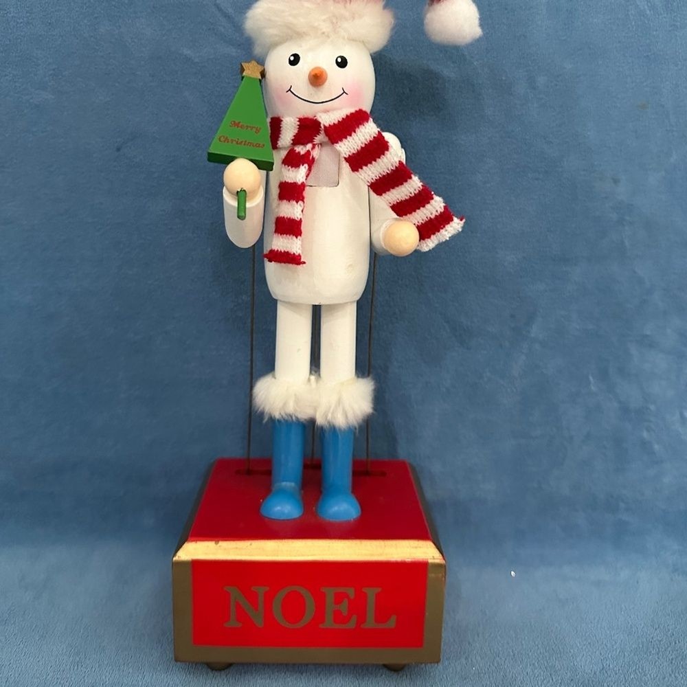 Noel Snowman Musical Nutcracker , music box.