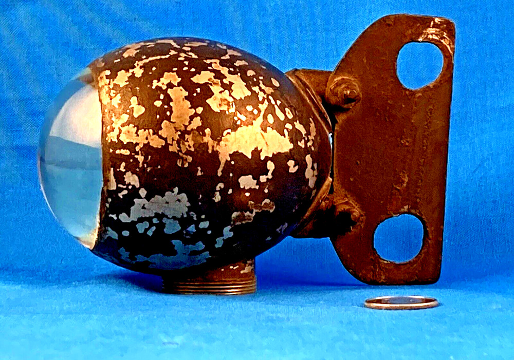 VINTAGE EGG-SHAPED AIRPLANE RUNNING/NAVIGATION LIGHT w/LIGHT SOCKET STAMPED CAY