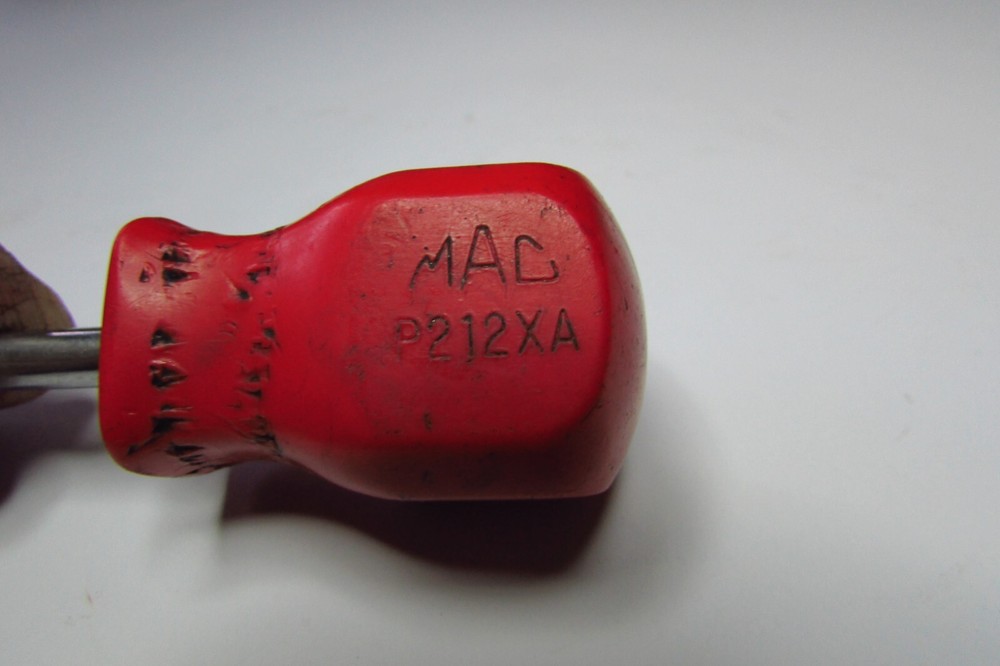 MAC TOOLS #2 PHILLIPS STUBBY SCREWDRIVER - RED - HARD HANDLE - P212XA